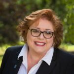 Tracys Stull headshot